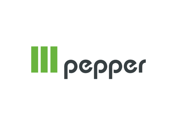 Das pepper Logo mit grünen Balken und schwarzer Schrift auf weißem Hintergrund