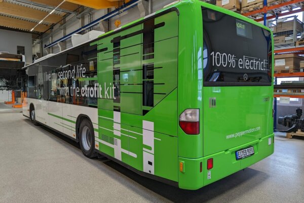 Ansicht der pepper Busses im neuen Design von links hinten
