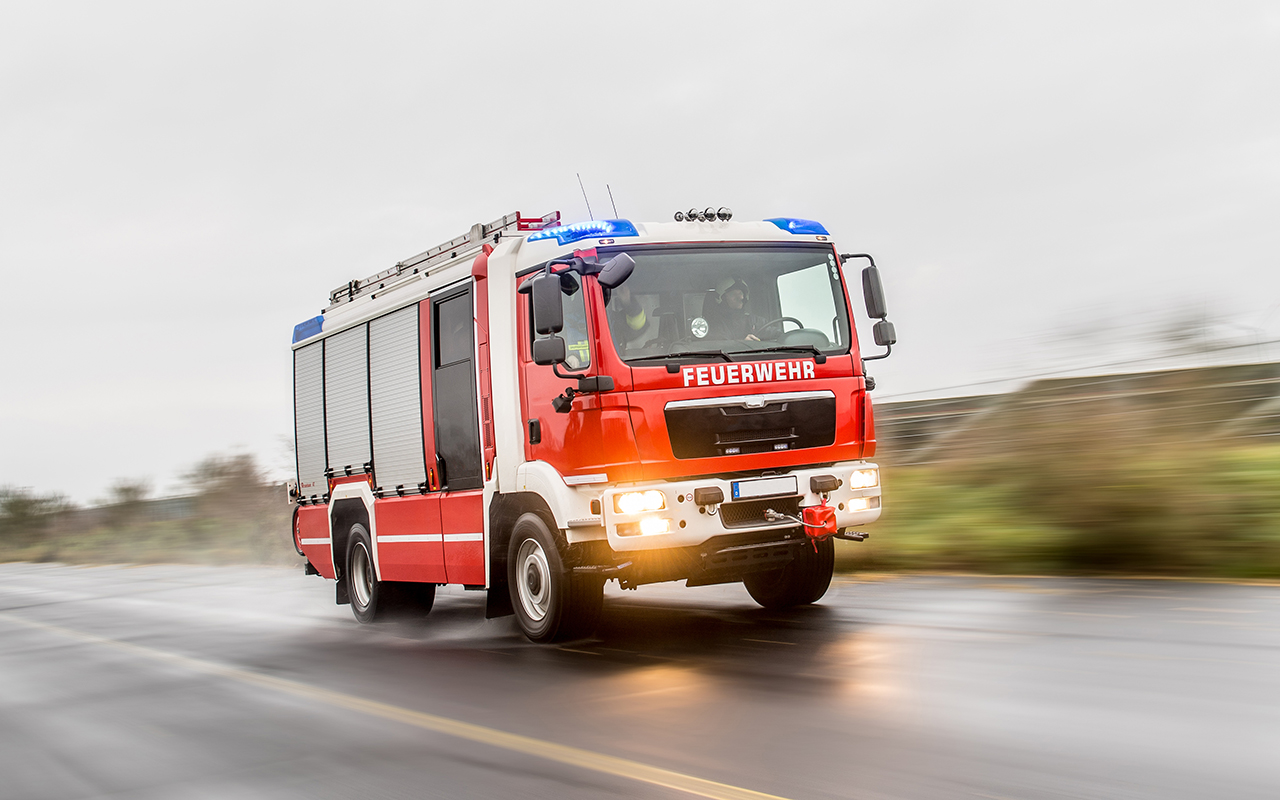 Ein von pepper mit Elektroantrieb ausgestatteter Rettungswagen der Feuerwehr